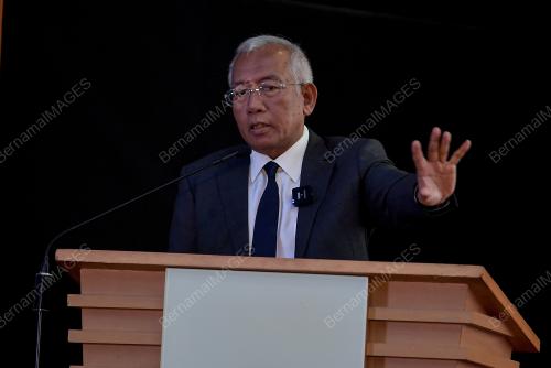 DATUK SERI MAHDZIR KHALID