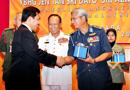 DATUK SERI AZIZAN ARIFFIN