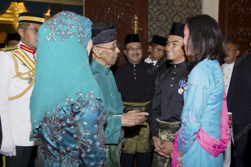KL32_27102016_AGONG_PINGAT