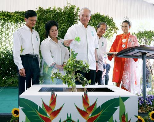 DATUK SERI MOHD NAJIB TUN ABDUL RAZAK