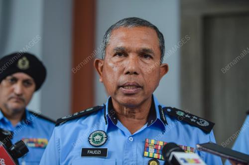 AHMAD FAUDZI AWANG
