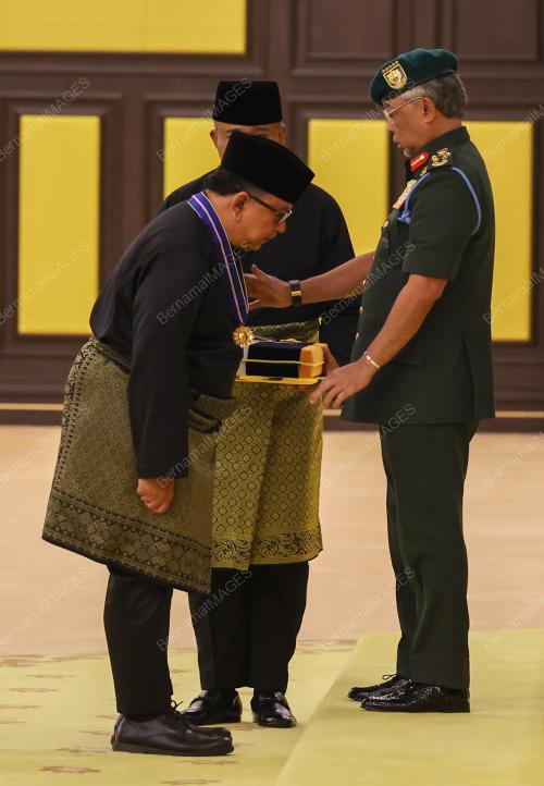 AL-SULTAN ABDULLAH RI'AYATUDDIN AL-MUSTAFA BILLAH SHAH
