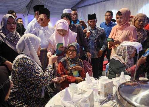 DATUK SERI DR WAN AZIZAH WAN ISMAIL