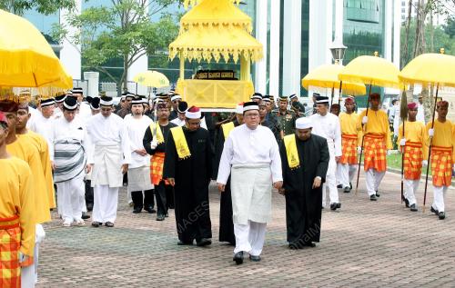 SULTAN SHARAFUDDIN IDRIS SHAH