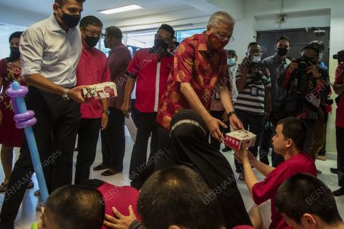 DATUK SERI ISMAIL SABRI YAAKOB