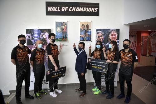 MAJLIS PENYAMPAIAN INSENTIF PERTANDINGAN BAM & PELANCARAN 'WALL OF CHAMPIONS'