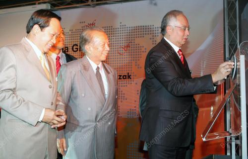 MOHD NAJIB TUN ABDUL RAZAK
