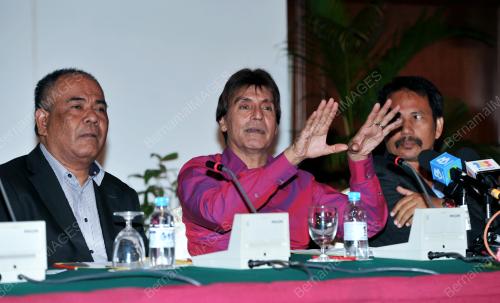 KL33_01112012_YAYASAN