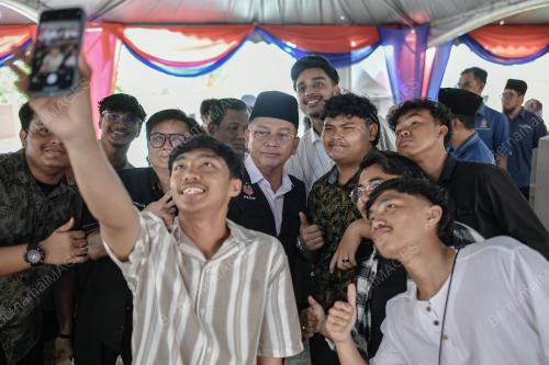 DATUK DR MOHD NA'IM MOKHTAR