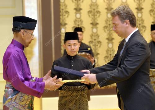 KL33_02062013_WATIKAH