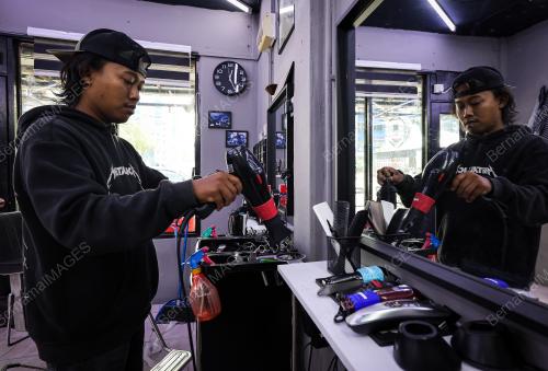 PERKHIDMATAN GUNTING RAMBUT
