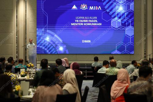 FAHMI FADZIL