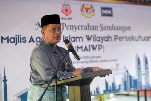 DATUK DR MOHD NAIM MOKHTAR