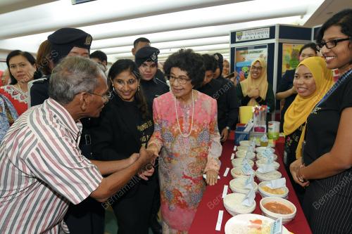 KL33_04102018_OLDER_BN201810039754