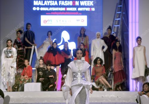 KL33_04112015_FASHION_WEEK