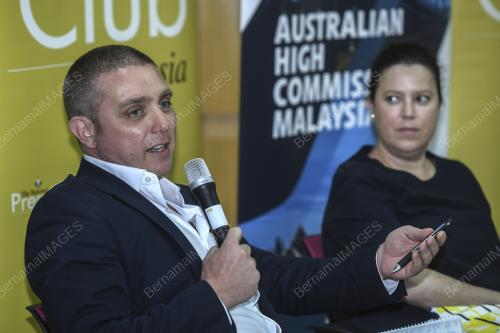 KL33_04122018_PRESS_CLUB_BN201811224461