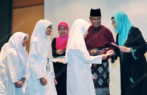 TOH PUAN AISHAH ONG