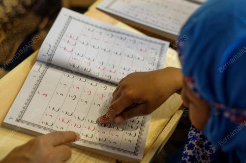 LAMAN NGAJI CHOW KIT TARIK GELANDANGAN DEKATI AL-QURAN