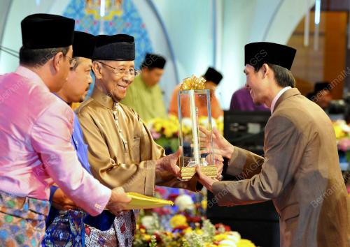 KL33_06072013_AGONG