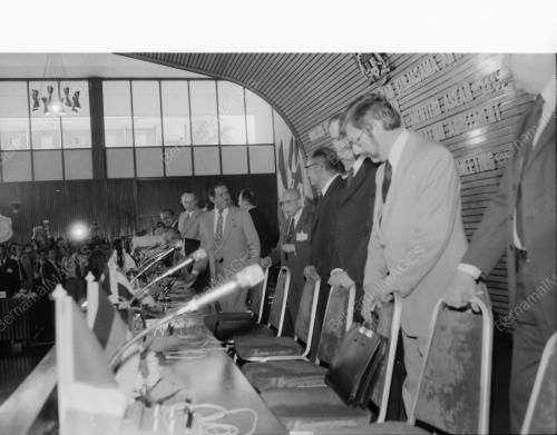 DATUK HUSSEIN PRESIDES AT SIGNING OF EEC