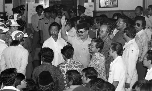 PENAMAAN CALON
