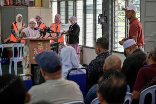 DATUK SERI DR WAN AZIZAH WAN ISMAIL