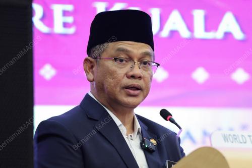 SENATOR DATUK DR MOHD NA'IM MOKHTAR