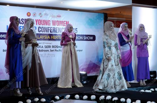 KL33_08112015_WANITA_MUDA_ASEAN