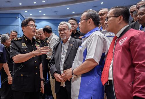 TAN SRI AZAM BAKI
