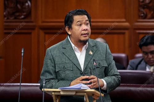 DATUK LUKANISMAN AWANG SAUNI