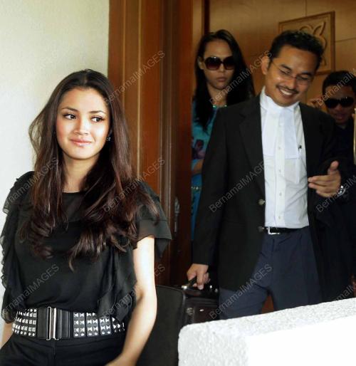 NUR FAZURA SHARIFUDIN