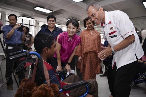 DATUK SERI DR DZULKEFLY AHMAD