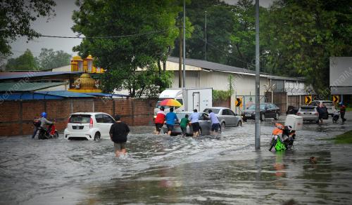 KL33_11042017_BANJIR