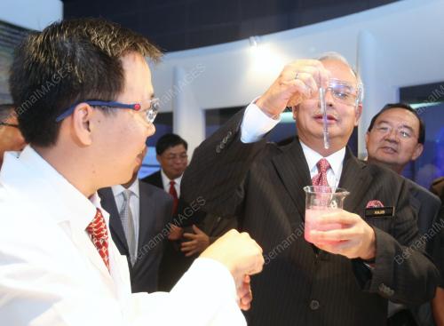 MOHD NAJIB TUN ABDUL RAZAK