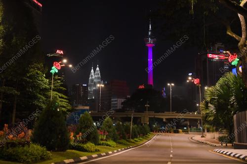 HARI RUSIA - MENARA KL PANCAR WARNA BENDERA RUSIA