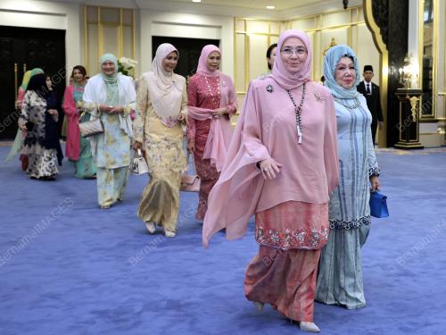 TUNKU AZIZAH AMINAH MAIMUNAH ISKANDARIAH 