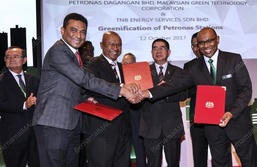 KL33_12102017_COLLABORATES_BN201710118130