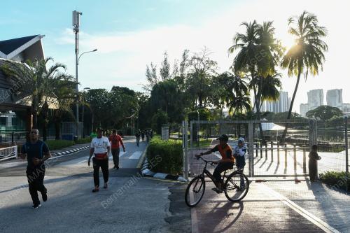 TINJAUAN AKTIVITI RIADAH YANG DIBENARKAN MENGIKIT SOP DI TAMAN TASIK TITWANGSA DALAM PKPP