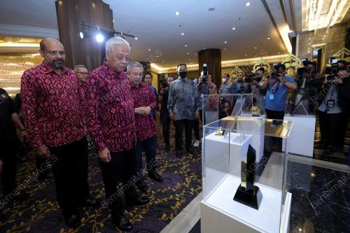 DATUK SERI ISMAIL SABRI YAAKOB