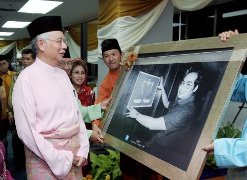 DATUK SERI MOHD NAJIB TUN ABDUL RAZAK