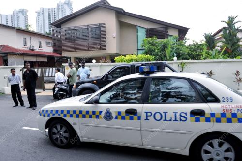 KL33_16052012_POLIS_AMBIGA
