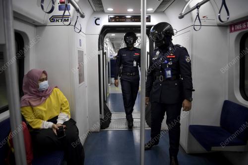 TINJAUAN SMART HELMET DIGUNAKAN OLEH PENGUATKUASA KTMB