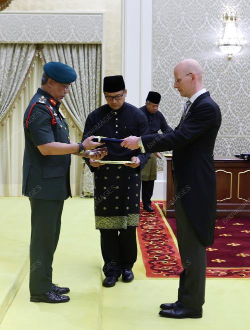 AL-SULTAN ABDULLAH RI'AYATUDDIN AL-MUSTAFA BILLAH SHAH