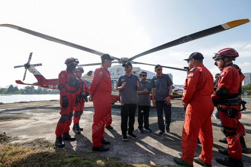 DATUK SERI DR DZULKEFLY AHMAD