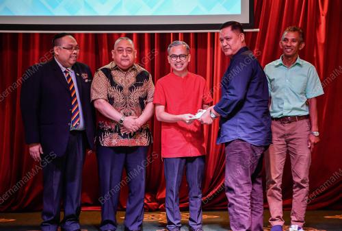FAHMI FADZIL