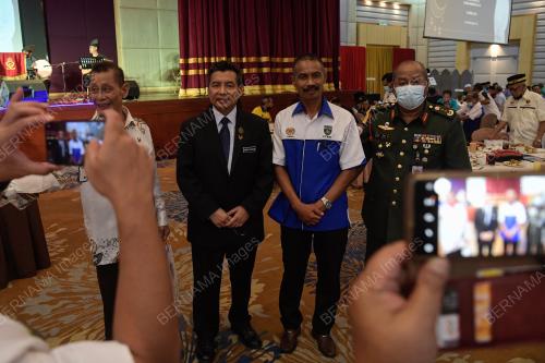 DATUK SERI IKMAL HISHAM ABDUL AZIZ