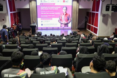 DATUK FAHMI FADZIL