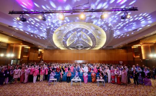 DATUK SERI DR WAN AZIZAH WAN ISMAIL