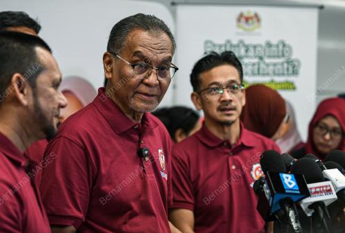 DATUK SERI DR DZULKEFLY AHMAD