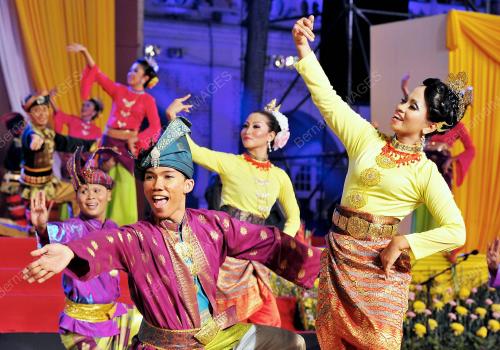 KL33_21042012_AGONG